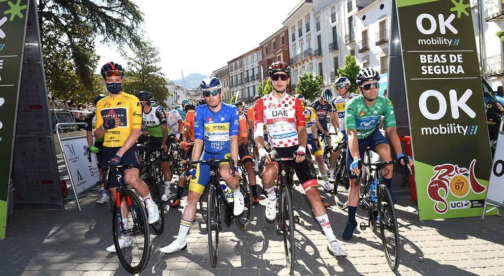 Pedaleamos con los ciclistas de la Vuelta a Andalucía 2021