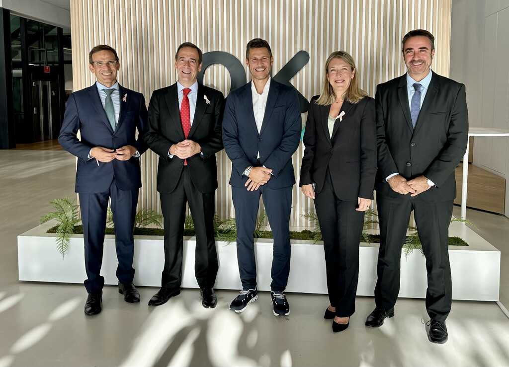 Gonzalo Gortázar, CEO of CaixaBank, visits our headquarters