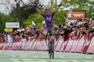 Mavi García hace historia en el Tour de Francia Femenino con el respaldo de OK Mobility