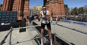 Jesús ‘Chiquitín’ representing OK Mobility at the 2026 Zurich Barcelona Marathon